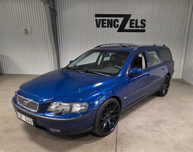 Blå Begagnad 2002 Volvo V70 Ocean Race Kombi | 29 000 kr (Marknadspris) - Bild 1/4