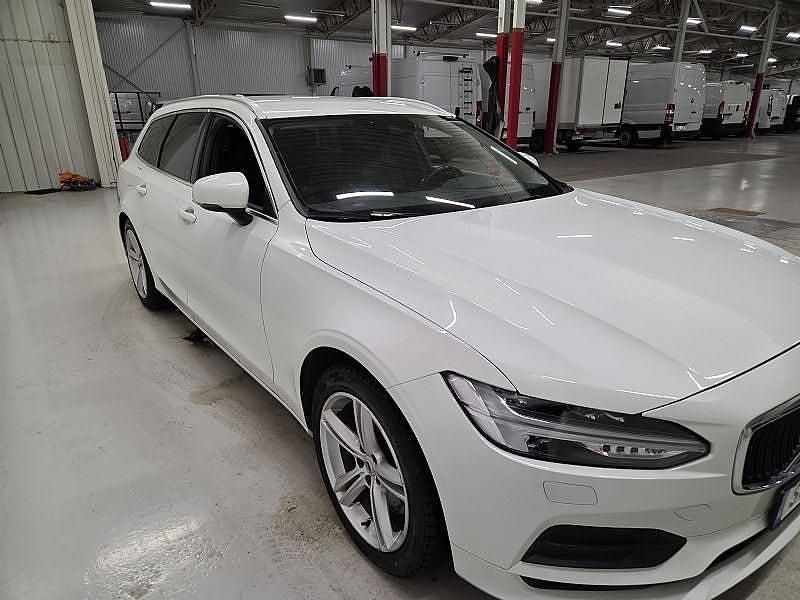 Begagnad Volvo V90 Momentum 190 HK (139 kW) 2018 Vit Kombi