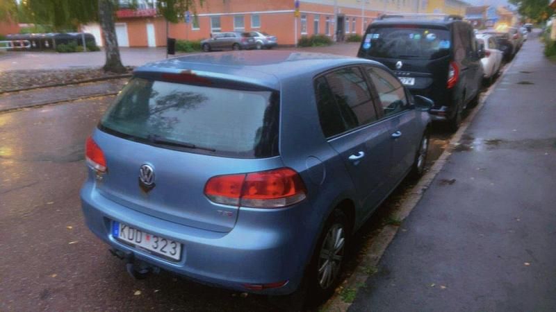 Blå Begagnad 2010 VW Golf VI Halvkombi | 39 000 kr (Superpris) - Bild 1/4