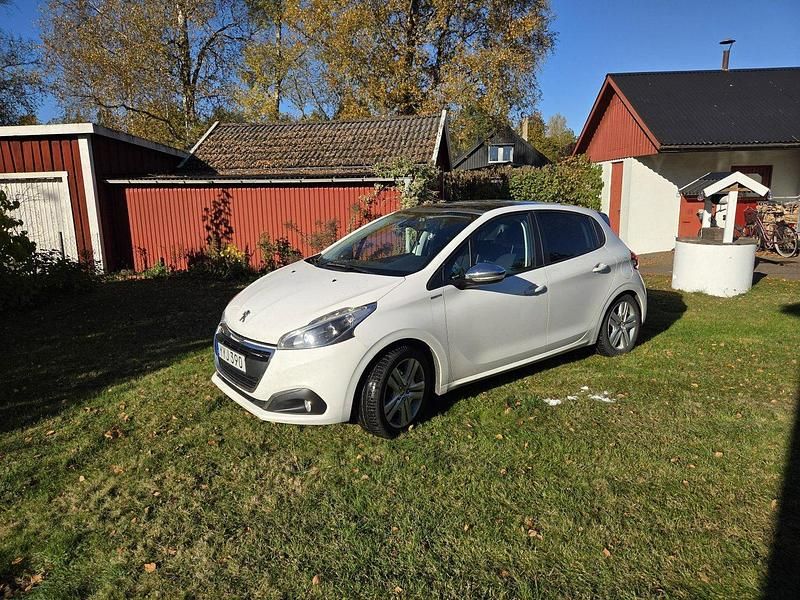 Begagnad 2017 Peugeot 208 Halvkombi | 76 000 kr (Marknadspris) - Bild 1/4