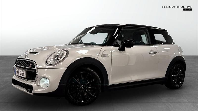 Silver (black) Begagnad 2018 Mini Cooper S Chili Halvkombi | 189 000 kr (Bra pris) - Bild 1/4