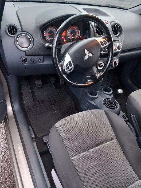 Begagnad Mitsubishi Colt 95 HK (69 kW) 2010 Halvkombi