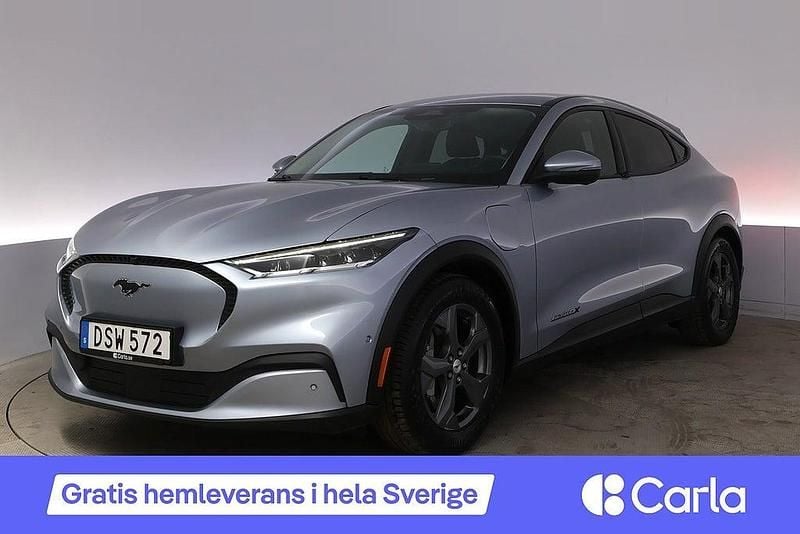 Grå Begagnad 2022 Ford Mustang Mach-E SUV | 312 990 kr (Marknadspris) - Bild 1/4