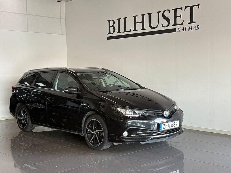 Svart Begagnad 2017 Toyota Auris Touring Sports Comfort Kombi | 169 900 kr (Marknadspris) - Bild 1/4