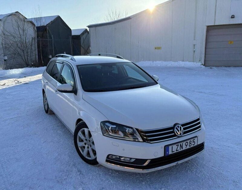 Vit Begagnad 2012 VW Passat Kombi | 70 000 kr (Bra pris) - Bild 1/4