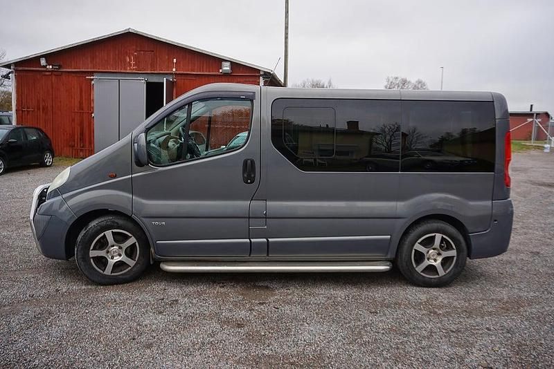 Begagnad Opel Vivaro 114 HK (83 kW) 2012 Grå Minibuss