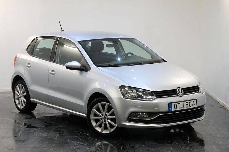 Silver Begagnad 2014 VW Polo Halvkombi | 96 900 kr (Marknadspris) - Bild 1/4