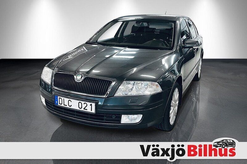 Mörkgrå Begagnad 2008 Skoda Octavia Halvkombi | 49 900 kr - Bild 1/4