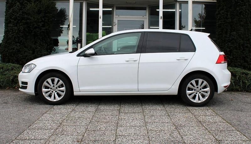 Begagnad VW Golf VII 110 HK (80 kW) 2017 Vit Halvkombi