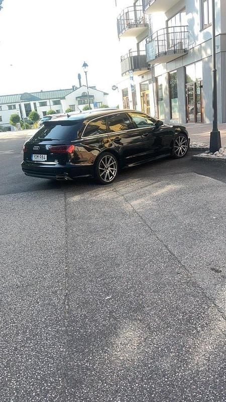 Svart Begagnad 2018 Audi A6 Ambition Kombi | 208 000 kr (Marknadspris) - Bild 1/4