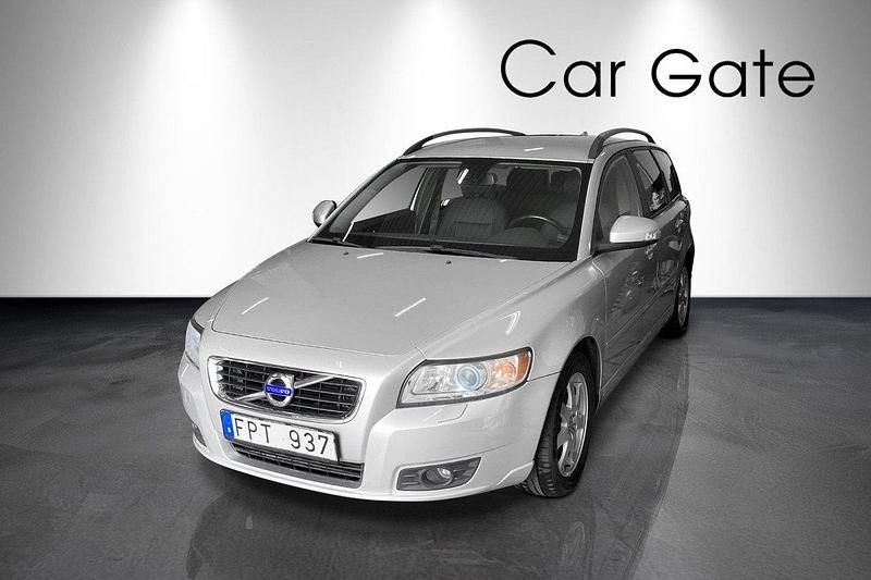 Ljusgrå (grå) Begagnad 2011 Volvo V50 Momentum Kombi | 104 900 kr (Dyr) - Bild 1/4