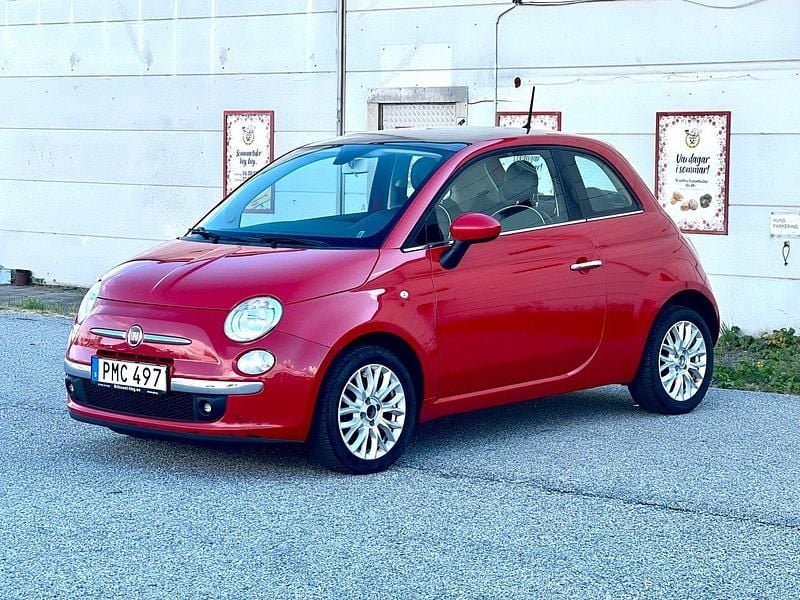 Röd Begagnad 2015 Fiat 500 Lounge Halvkombi | 34 900 kr - Bild 1/4