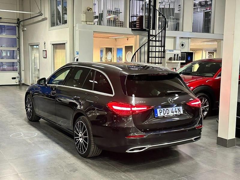 Begagnad Mercedes C300 Avantgarde 313 HK (230 kW) 2023 Grå