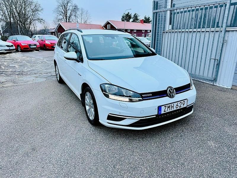 Vit Begagnad 2020 VW Golf VIII Kombi | 149 900 kr (Bra pris) - Bild 1/4