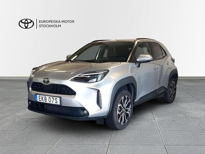 Silver Begagnad 2025 Toyota Yaris Cross Active SUV | 284 900 kr (Bra pris) - Bild 1/4