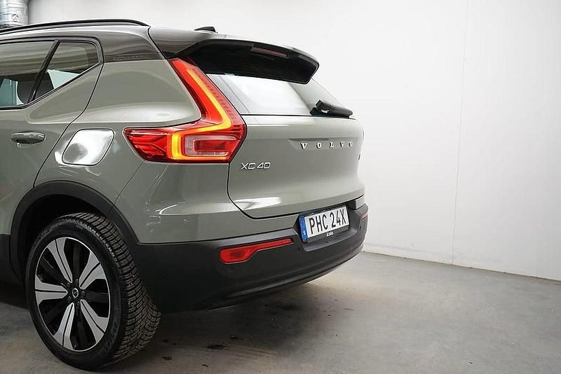 Begagnad Volvo XC40 Core 185 kW (252 HK) 2022 Grön SUV