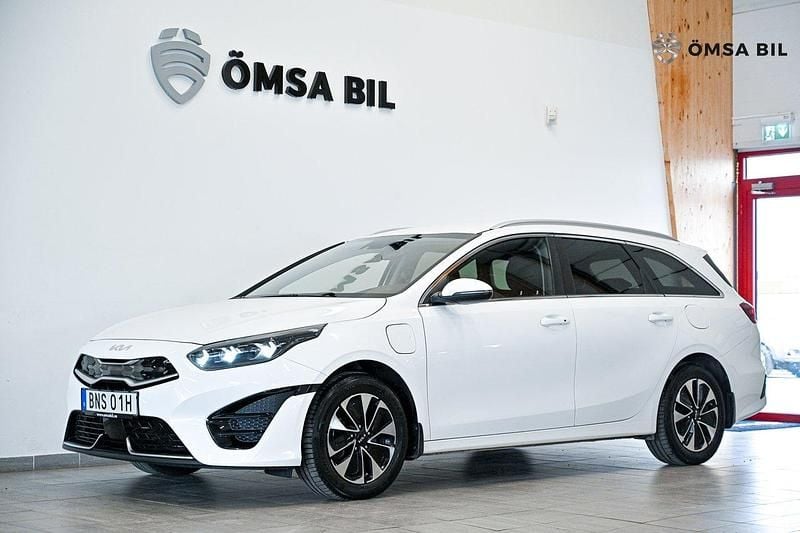 Vit Begagnad 2022 Kia Ceed Sportswagon Advance Kombi | 219 800 kr (Bra pris) - Bild 1/4