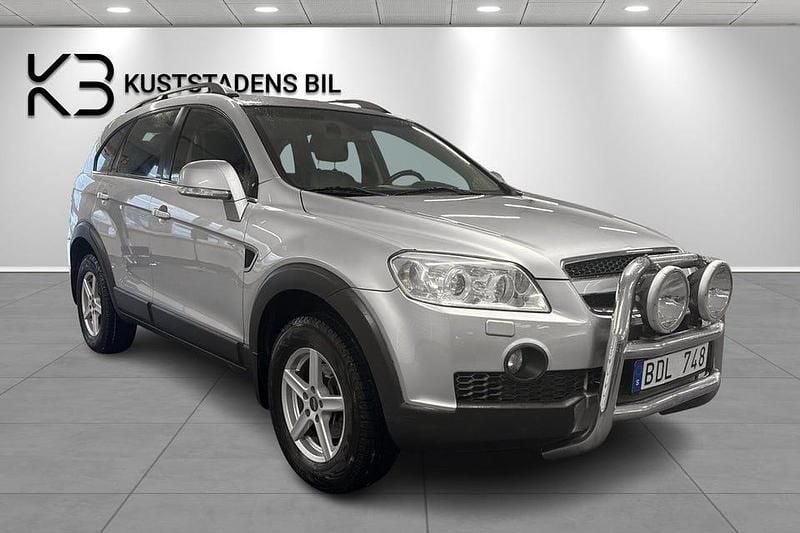 Grå Begagnad 2007 Chevrolet Captiva SUV | 49 900 kr (Marknadspris) - Bild 1/4