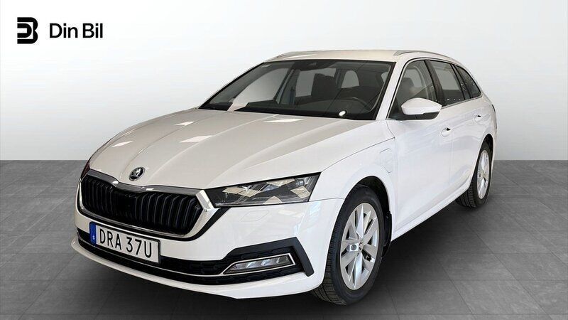 Vit Begagnad 2023 Skoda Octavia Style Kombi | 329 900 kr (Marknadspris) - Bild 1/4
