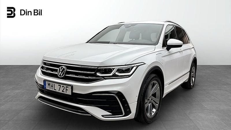 Vit Begagnad 2021 VW Tiguan R-line SUV | 329 900 kr (Lite dyr) - Bild 1/4