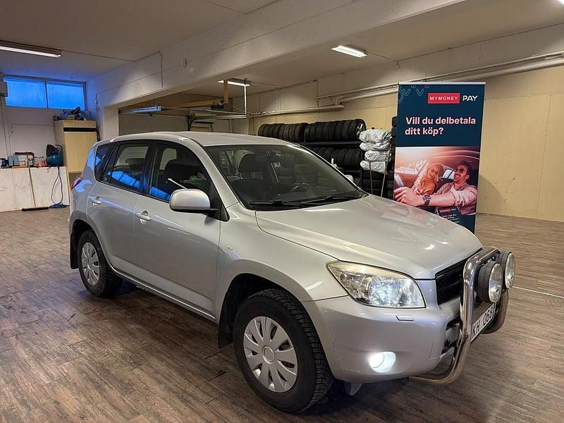Begagnad Toyota RAV4 152 HK (111 kW) 2006 Silver SUV