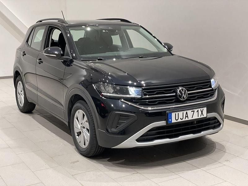 Svart (deep black pearl) Begagnad 2024 VW T-Cross Life SUV | 239 900 kr (Marknadspris) - Bild 1/3