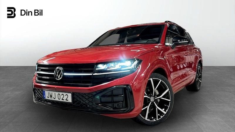 Röd Begagnad 2023 VW Touareg R-line SUV | 689 900 kr (Dyr) - Bild 1/4