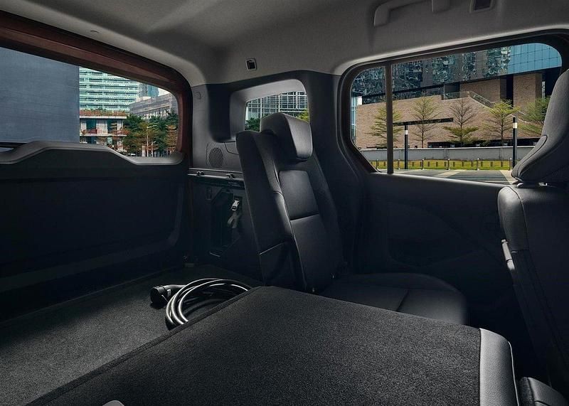 Begagnad Nissan Townstar N-Connecta 89 kW (122 HK) 2023 Okänd Van