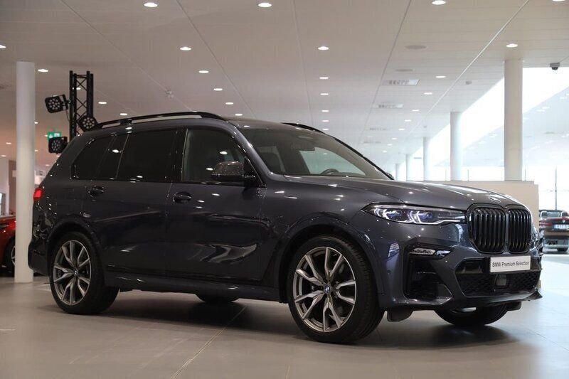 Grå Begagnad 2022 BMW X7 Executive SUV | 999 000 kr (Superpris) - Bild 1/3
