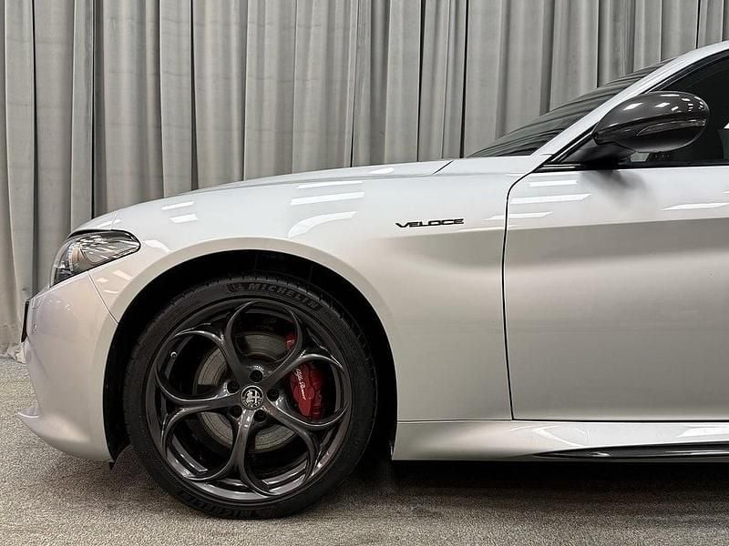 Begagnad Alfa Romeo Giulia Veloce 280 HK (205 kW) 2018 Silverstone gray metalic Sedan