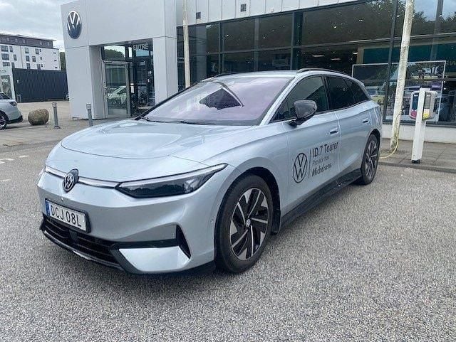 Silver (scale silver metallic) Begagnad 2025 VW ID.7 Pro Sedan | 712 300 kr - Bild 1/3
