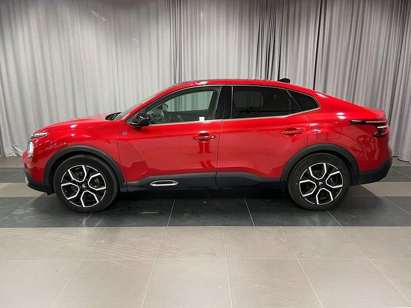 Begagnad Citroën e-C4 Exclusive 100 kW (136 HK) 2023 Röd Sedan