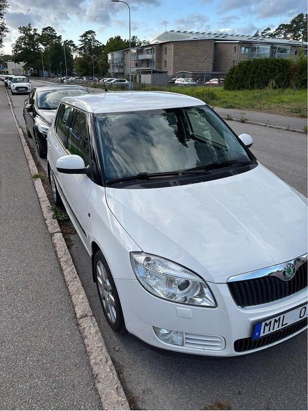 Vit Begagnad 2008 Skoda Fabia Ambiente Halvkombi | 27 000 kr (Marknadspris) - Bild 1/3