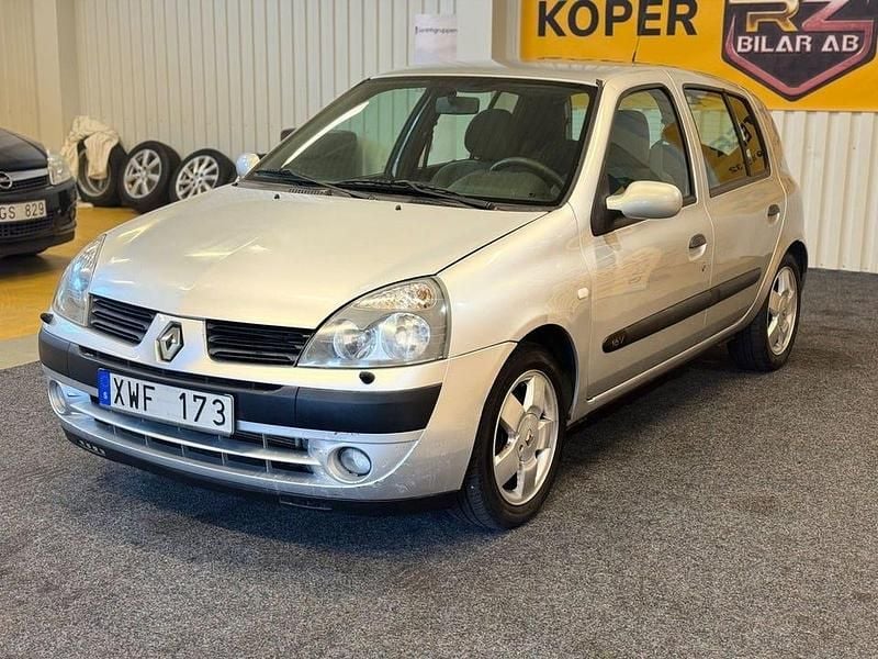 Begagnad Renault Clio R.S. 75 HK (55 kW) 2006 Ljusgrå Halvkombi