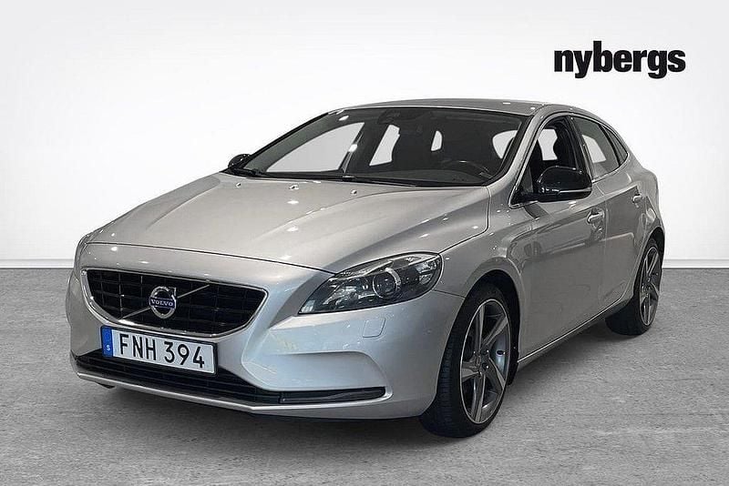 Silver Begagnad 2014 Volvo V40 Momentum Kombi | 129 000 kr (Marknadspris) - Bild 1/4