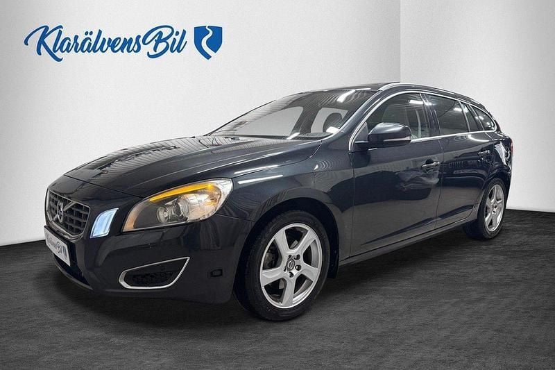 Grå Begagnad 2011 Volvo V60 Summum Kombi | 99 900 kr (Marknadspris) - Bild 1/4