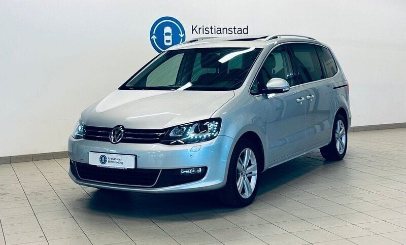 Silver Begagnad 2016 VW Sharan Minibuss | 244 900 kr (Lite dyr) - Bild 1/4