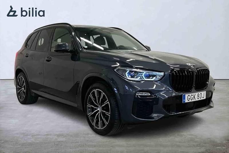 Grå Begagnad 2021 BMW X5 iPerformance SUV | 649 000 kr (Lite dyr) - Bild 1/1