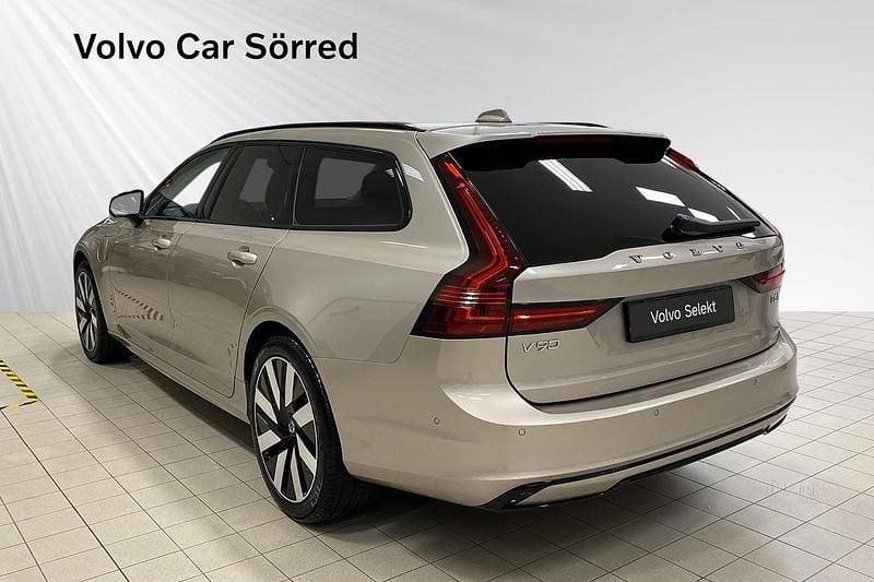 Begagnad Volvo V90 Plus 350 HK (257 kW) 2024 Grå Kombi
