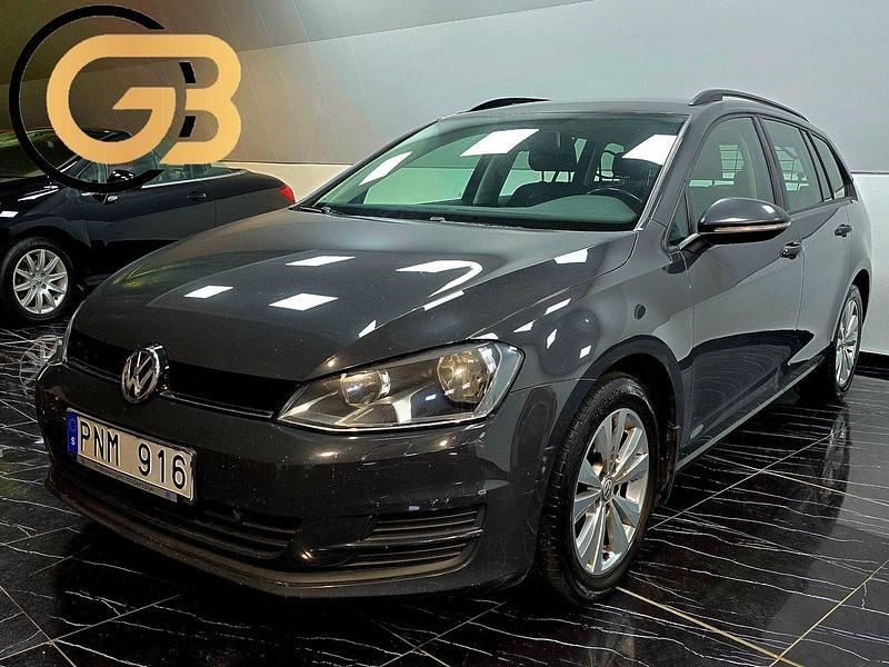Mörkgrå (grå) Begagnad 2014 VW Golf VII Kombi | 89 900 kr (Marknadspris) - Bild 1/4