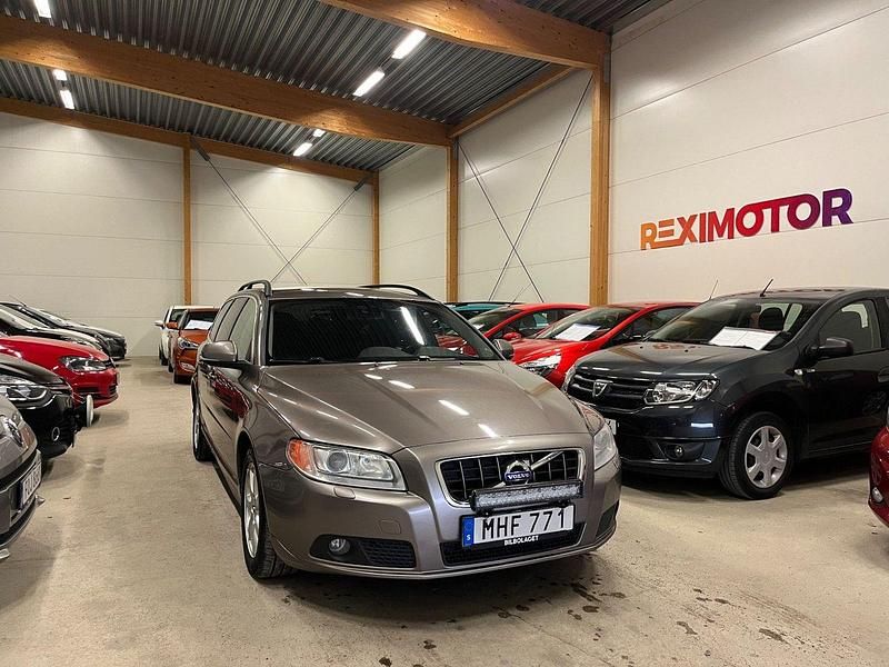Grå Begagnad 2012 Volvo V70 Momentum Kombi | 69 900 kr (Marknadspris) - Bild 1/4