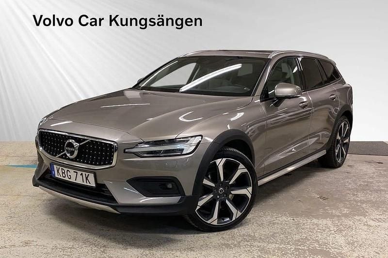 Grå Begagnad 2019 Volvo V60 CC SE Kombi | 299 900 kr (Marknadspris) - Bild 1/2