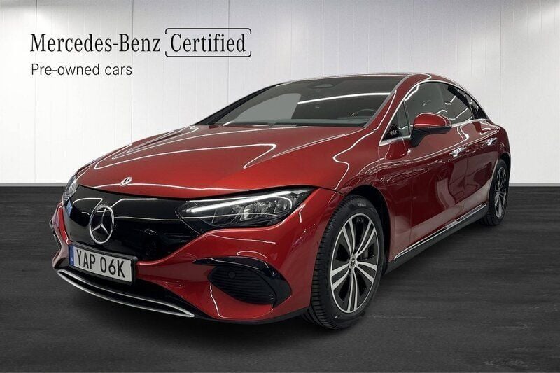 Rödmetallic Begagnad 2022 Mercedes EQE350 Sedan | 509 000 kr (Marknadspris) - Bild 1/4