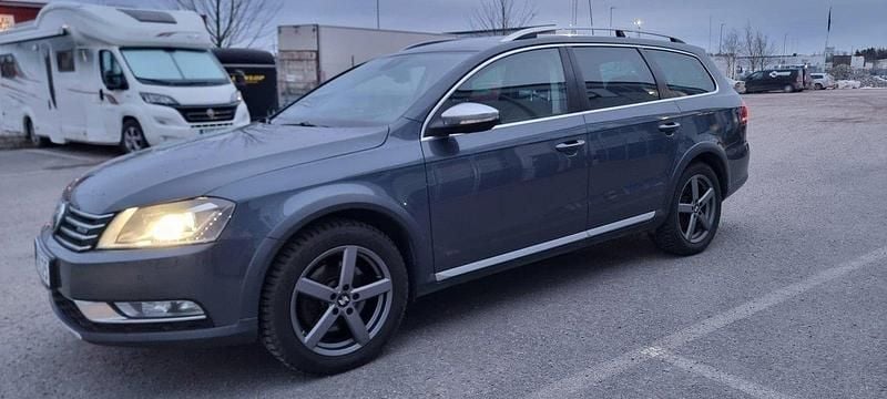 Grå Begagnad 2013 VW Passat Alltrack Kombi | 75 000 kr (Bra pris) - Bild 1/4