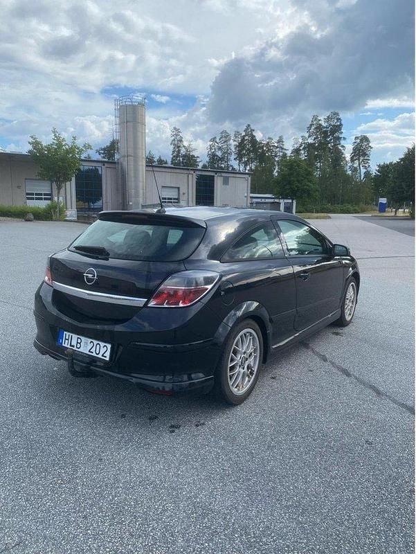 Svart Begagnad 2008 Opel Astra GTC Halvkombi | 26 000 kr - Bild 1/4