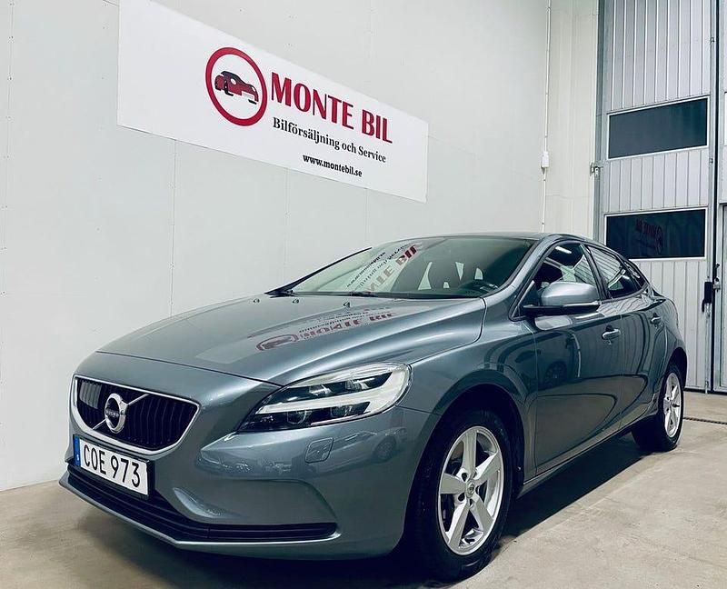Begagnad Volvo V40 Momentum 120 HK (88 kW) 2017 Grå Kombi