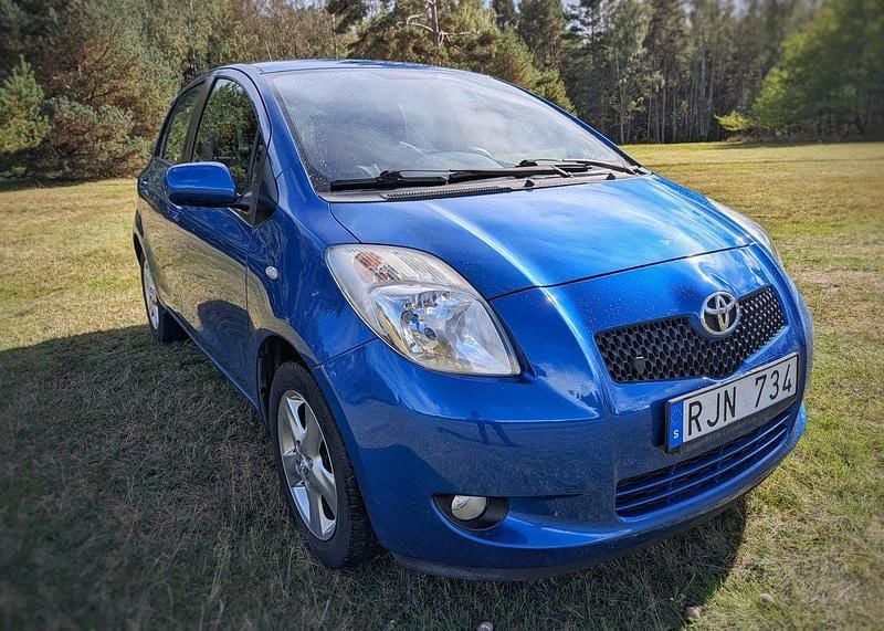 Blå Begagnad 2008 Toyota Yaris Halvkombi | 45 000 kr (Marknadspris) - Bild 1/4