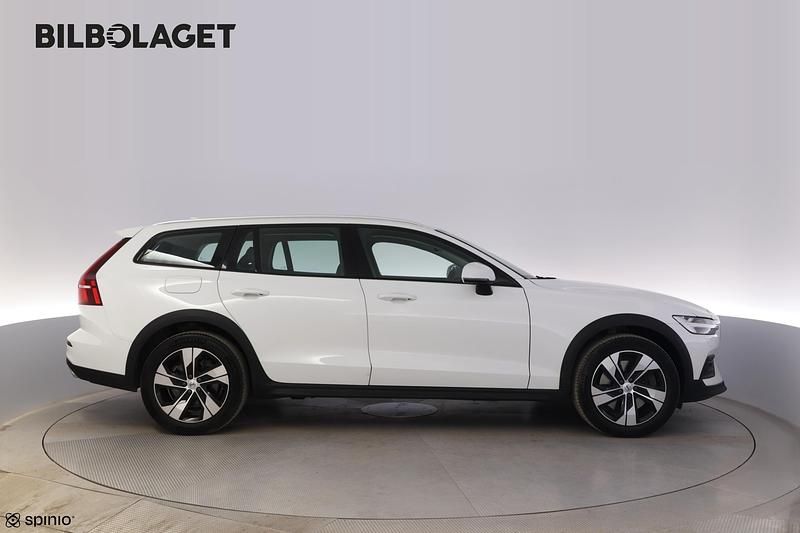 Begagnad Volvo V60 CC SE 190 HK (139 kW) 2020 Vit Kombi