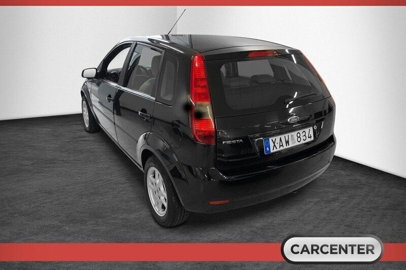 Begagnad Ford Fiesta 81 HK (59 kW) 2005 Svart Halvkombi