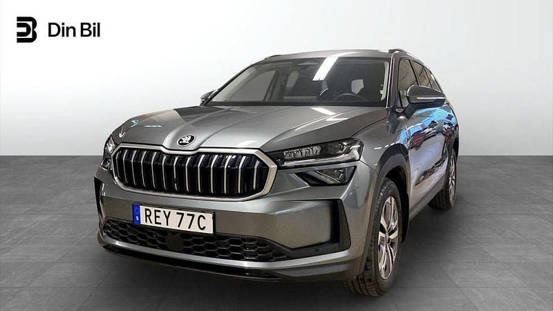 Grå (graphite grey metallic) Begagnad 2025 Skoda Kodiaq Selection SUV | 484 900 kr (Lite dyr) - Bild 1/4